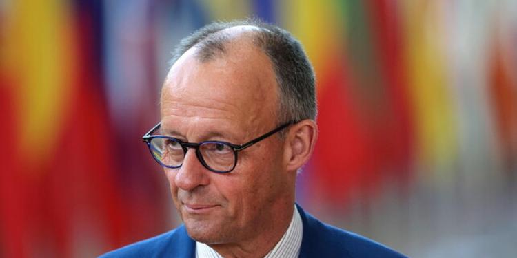 Merz attacca Afd, "La vostra remigrazione è pulizia etnica"