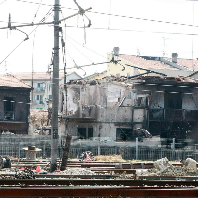 Strage di Viareggio: definitiva la condanna a cinque anni per Mauro Moretti. L'ex ad di Rf...