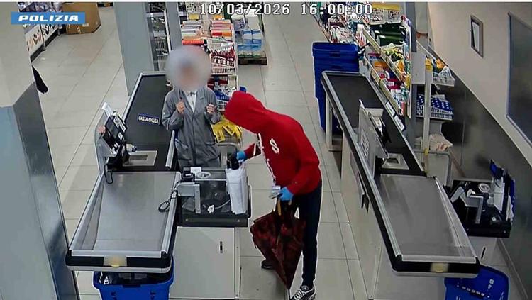 torino rapina al supermercato con coltello