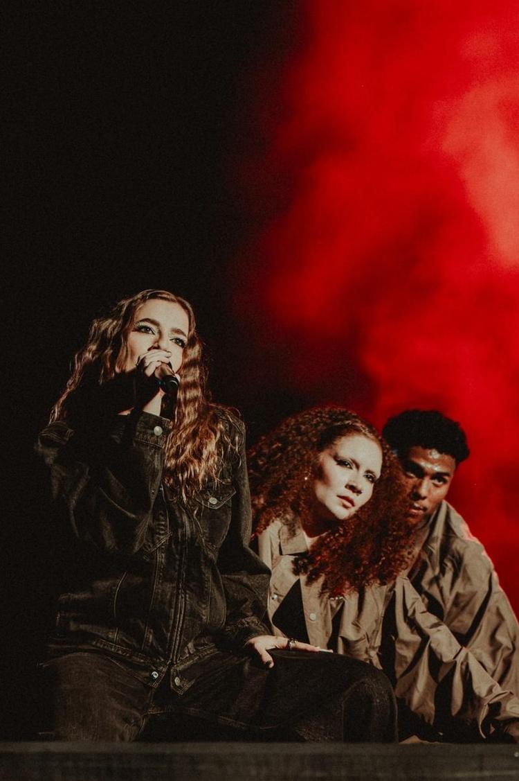 GIANA se emociona ao abrir show de ZAYN em São Paulo e vive momento histórico na carreira
