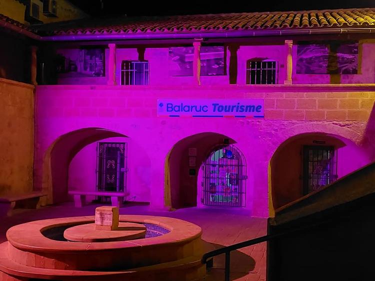 Hérault : Balaruc-les-Bains se revêt de rose et agit contre le cancer du sein lors d’une grande braderie