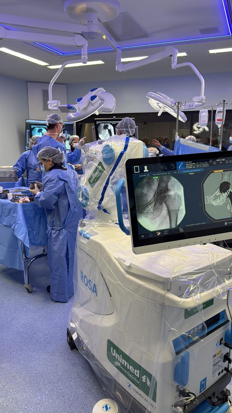 UNIMED REALIZA INÉDITA CIRURGIA ROBÓTICA DE QUADRIL NA SERRA GAÚCHA