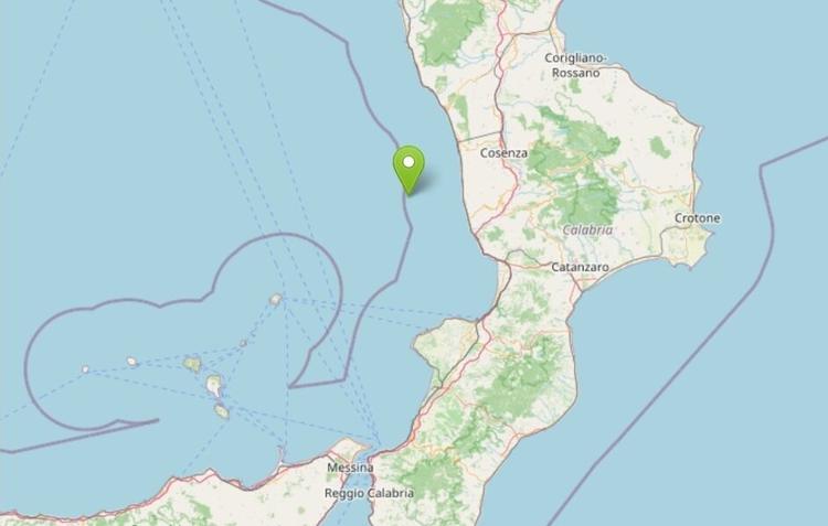 Forte scossa di terremoto in Calabria: magnitudo 6.2. Avvertita a Messina, in Sicilia e in tutto il Sud. Non sono segnalati danni a cose o persone