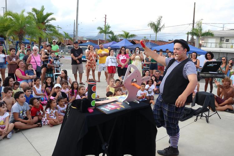 Domingo no Parque reúne feira de artesanato, música e contação de histórias em Praia Grande