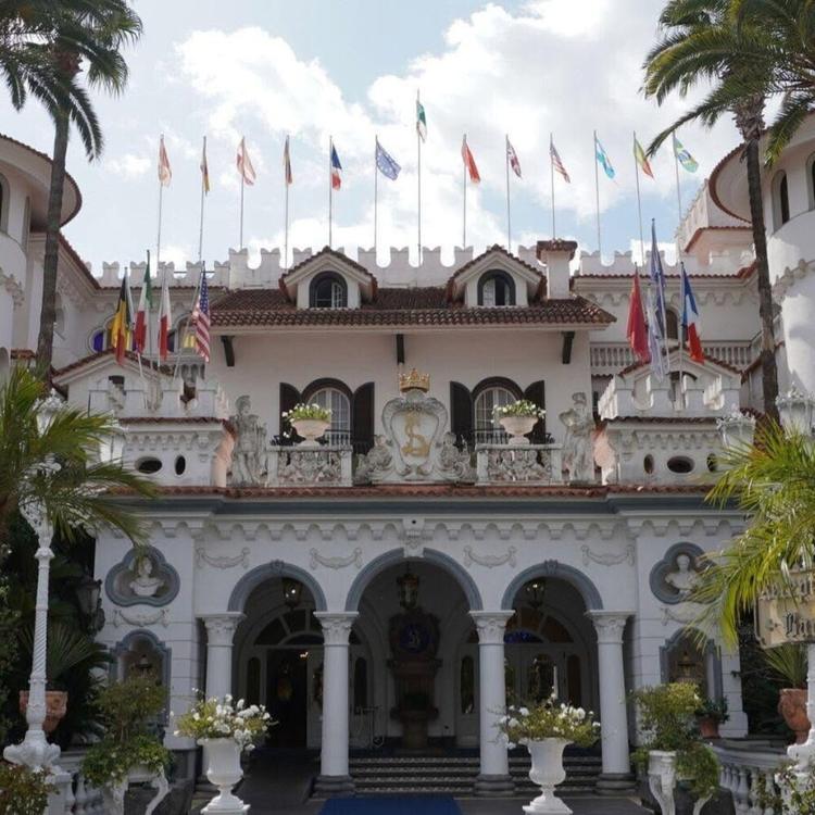 Il 'Castello delle cerimonie', scattano i sigilli per la location di Real Time