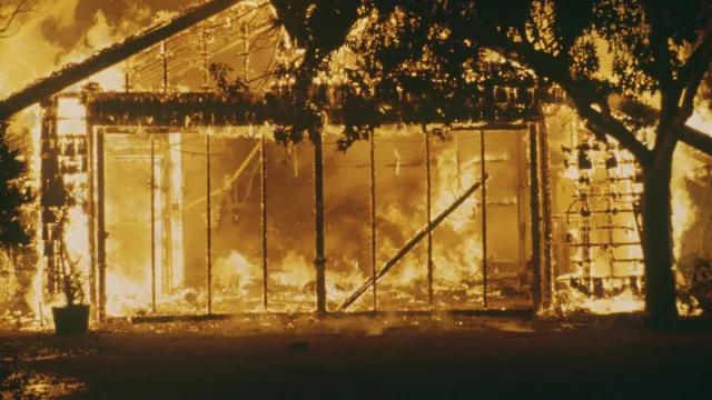 Incêndio atinge casas em Paraisópolis, na zona sul de São Paulo