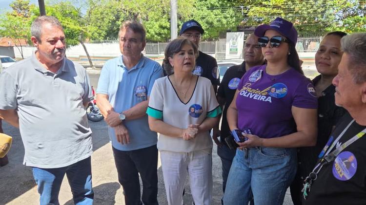 Lúcia Santos promete melhorar infraestrutura para gerar emprego e renda durante caminhada em Teresina