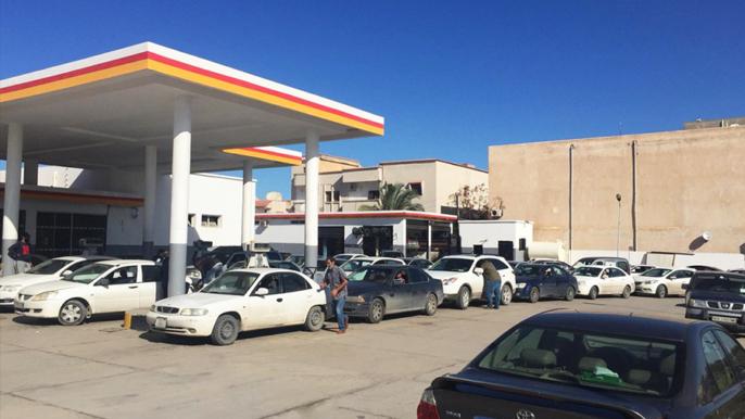 زيادة جديدة مرتقبة في اسعار البنزين تتسبب في الازدحام بمحطات الوقود بمراكش