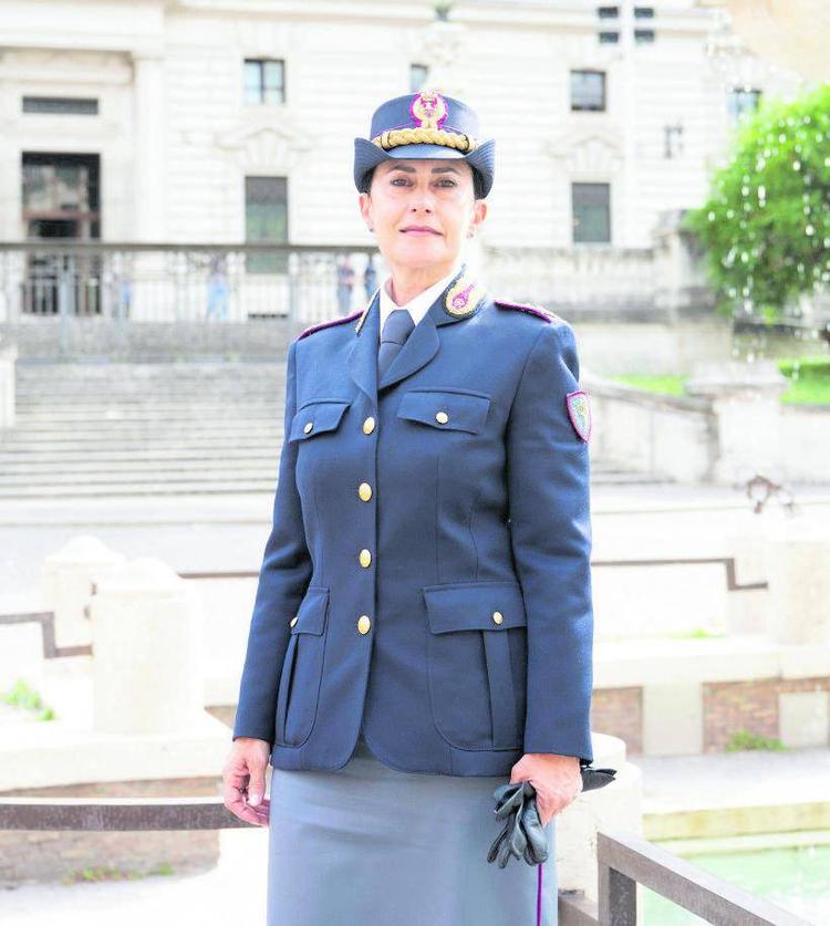 "Io, portabandiera della Polizia orgogliosa di lavorare per la sicurezza dei cittadini"