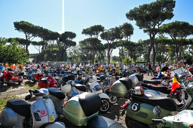 Vespa Edizione Ottantesimo, serie speciale  per celebrare 80 anni di un mito a 2 ruote