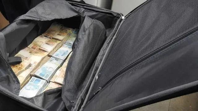 PF apreende R$ 510 mil em espécie em mala de passageira no Aeroporto de Congonhas