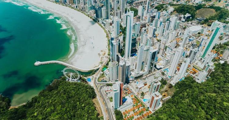 Cidade com um dos m² mais caros do Brasil cria projeto para 8 mil moradias acessíveis; Câmara recebe proposta em outubro