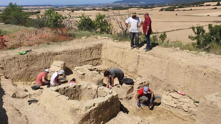 El yacimiento a 100 kilómetros de Zaragoza que revela los juegos de mesa de los romanos y su pasión por el vino: "Es la Roma de barro en lugar de la de mármol"