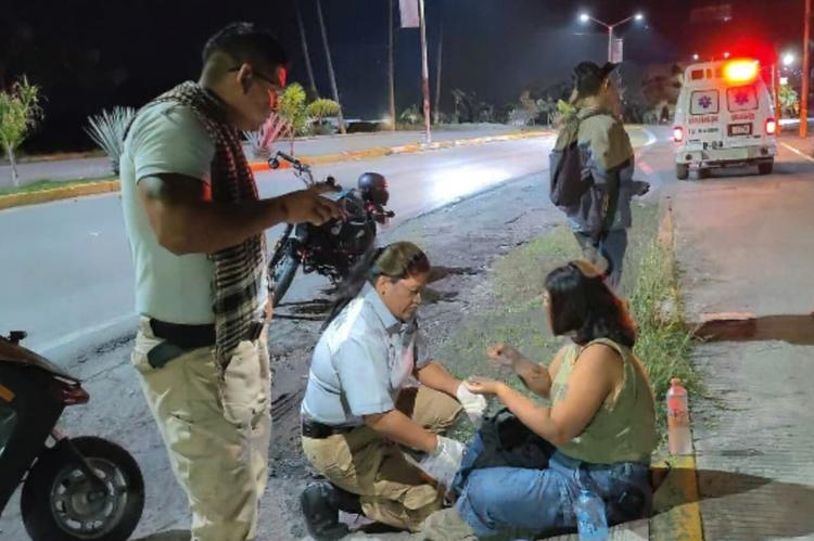 Joven motociclista se salva de milagro tras brutal choque en Jojutla
