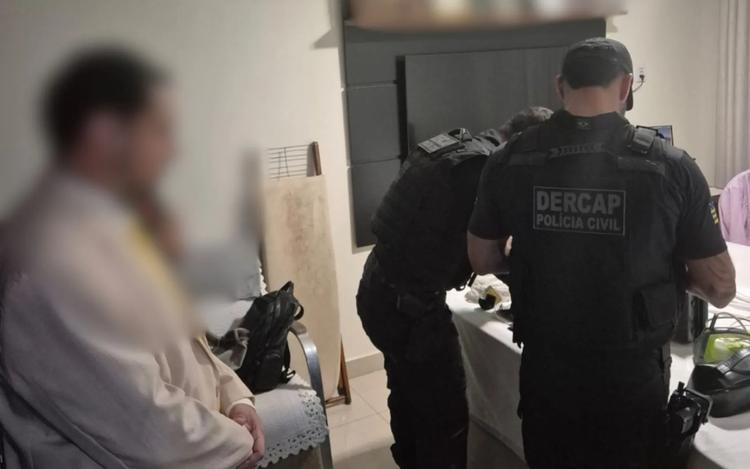 Três ex-servidores são presos em operação contra fraudes da Comurg