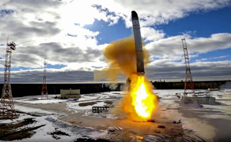 Il missile Sarmat pronto al dispiegamento: ecco la nuova arma nucleare di Putin