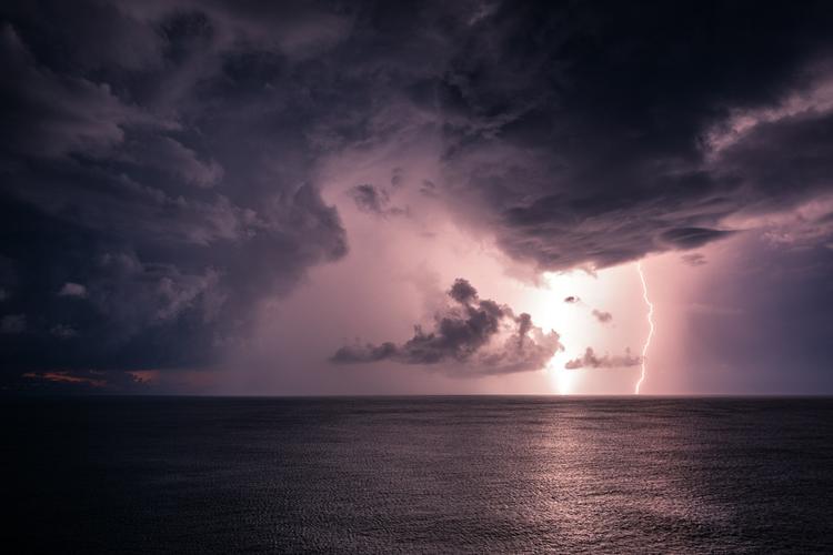 Nuit d’orages sur la Côte d’Azur : deux impacts de foudre à Cannes et Mougins