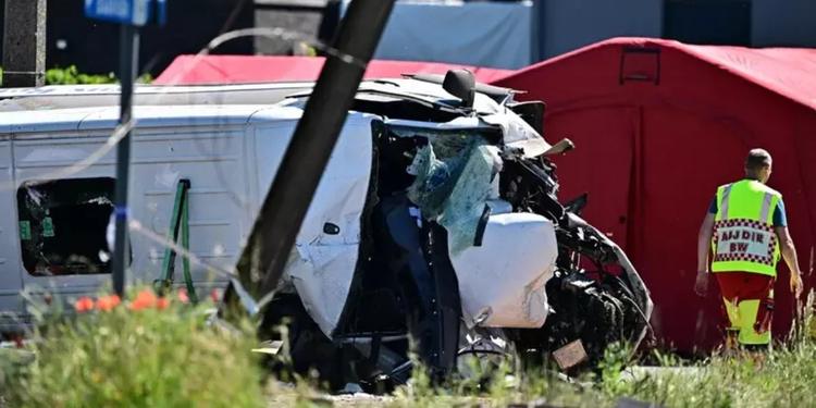 Scuolabus investito da un treno in Belgio, ci sono diversi morti