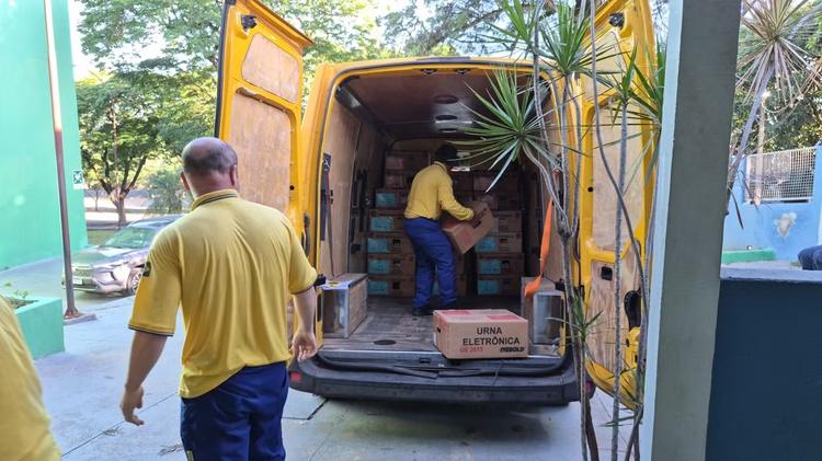 Eleitores do Paraná encontram locais de votação fechados e mesários indo embora após prorrogação do horário de votação