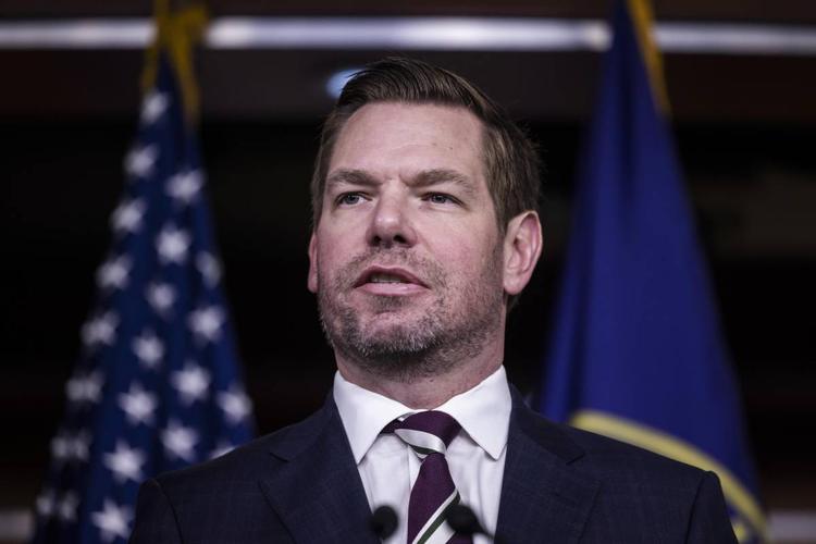 Accuse di violenza sessuale: si dimette il candidato dem Eric Swalwell
