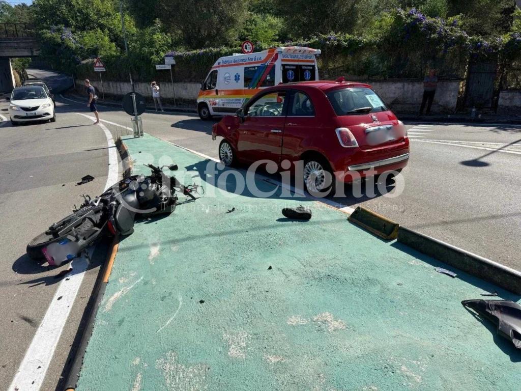 Incidente sulla statale 18 a Vibonati: scontro auto-moto, un giovane di Sapri in ospedale
