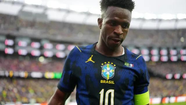 'Vamos dar a vida': Vini Jr. celebra convocação para Copa do Mundo