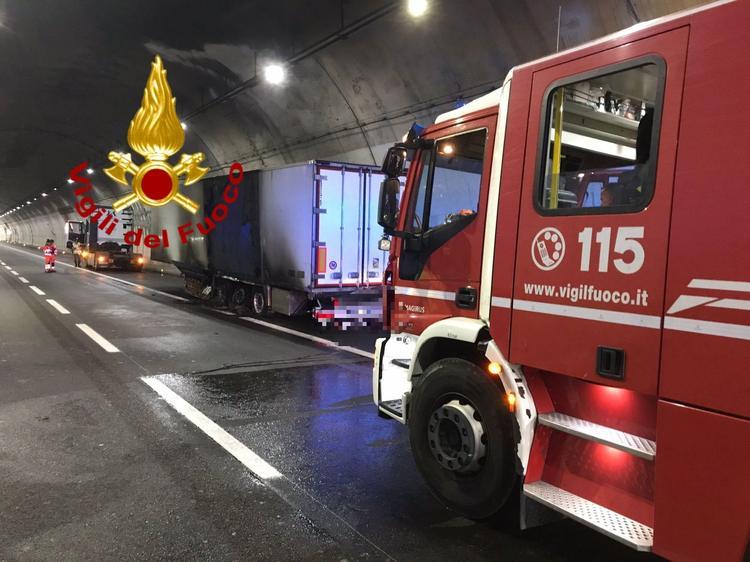 Cisl Toscana ai prefetti, ‘furti in caserme dei VvF, rubati anche attrezzi salvavita’