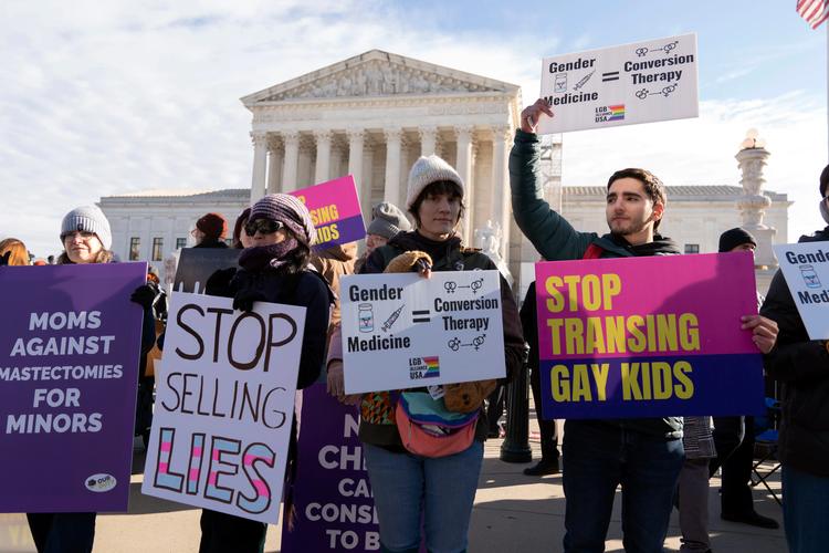 Seis hospitais dos EUA param de tratar adolescentes trans após acusação de fraude do governo Trump
