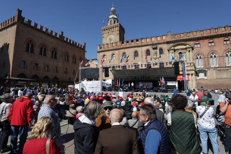 Bologna come Parigi, in città i maxi-schermi per tifare il Marocco. Ed è polemica
