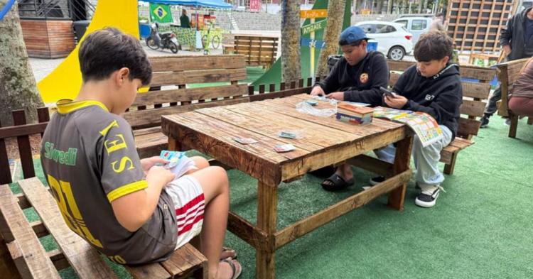 Itapema abre espaço para troca de figurinhas do álbum da Copa do Mundo; confira o local