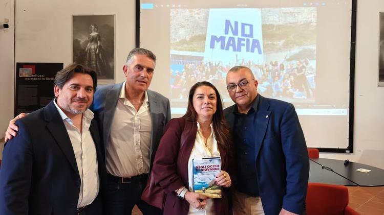 Venerdì mattina, come Amministrazione Comunale di Terrasini, abbiamo avuto il piacere di organizzare, insieme agli stude...