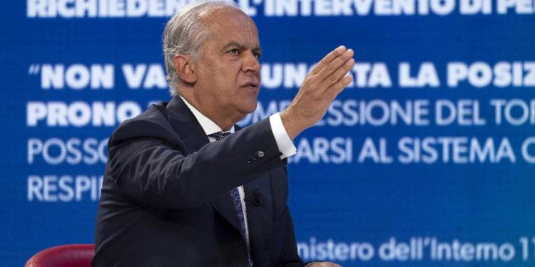 Piantedosi: "In arrivo cinquemila bodycam per gli agenti. Legittima difesa? Non andare verso il Far West"