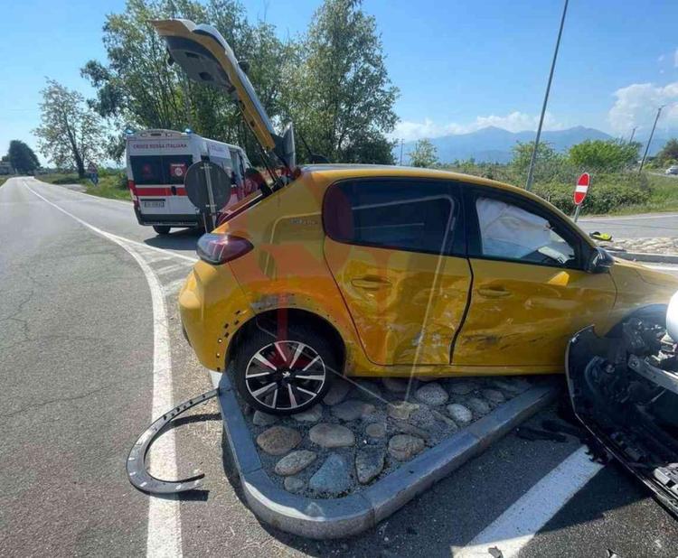 agliè scontro tra due auto
