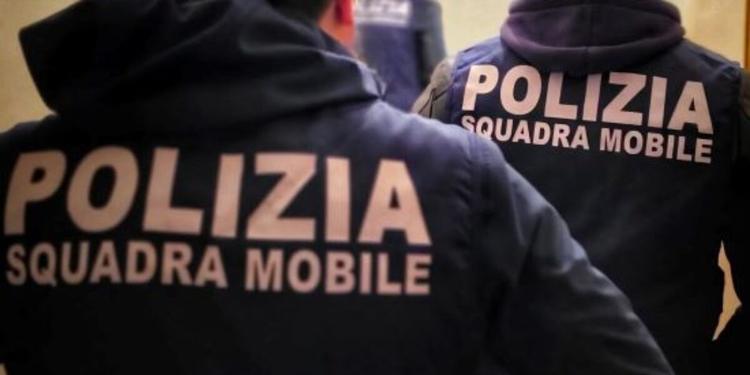 Inviava immagini porno a bambino 9 anni, indagato 36enne