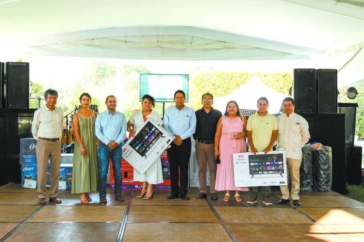 Rinden homenaje al magisterio de Tepoztlán en el Día del Maestro