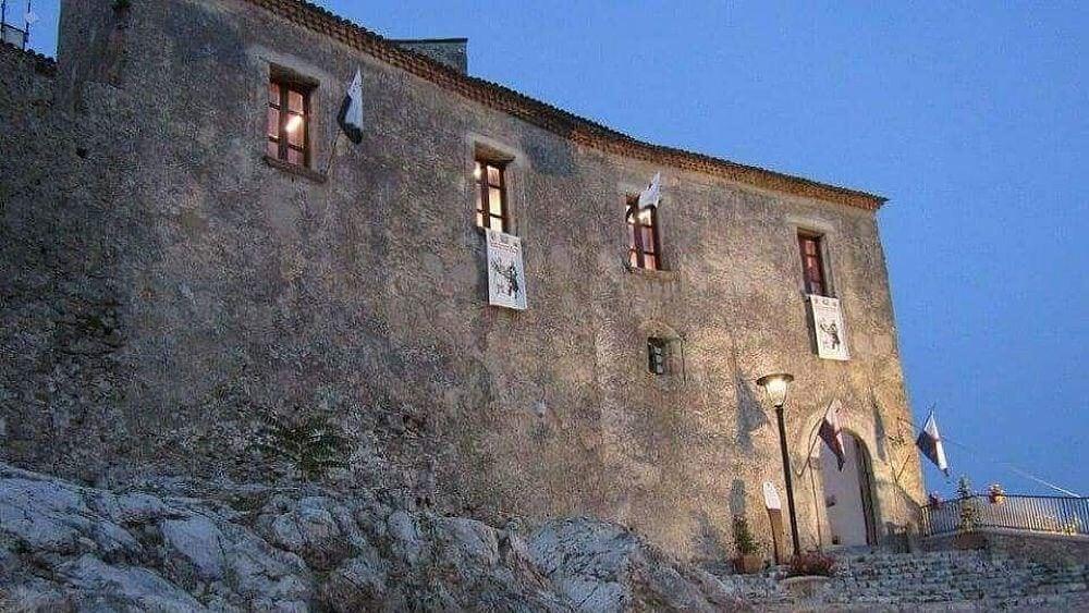 Torraca, via libera al Castello Palamolla ma scoppia la polemica politica