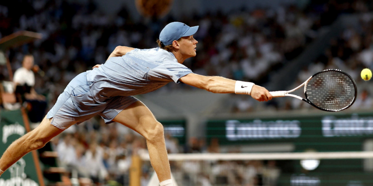Roland Garros, Sinner è già in versione schiacciasassi: solo le briciole al francese Tabur