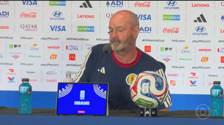 Steve Clarke, técnico escocês, diz que Neymar em campo representa ameaça a mais