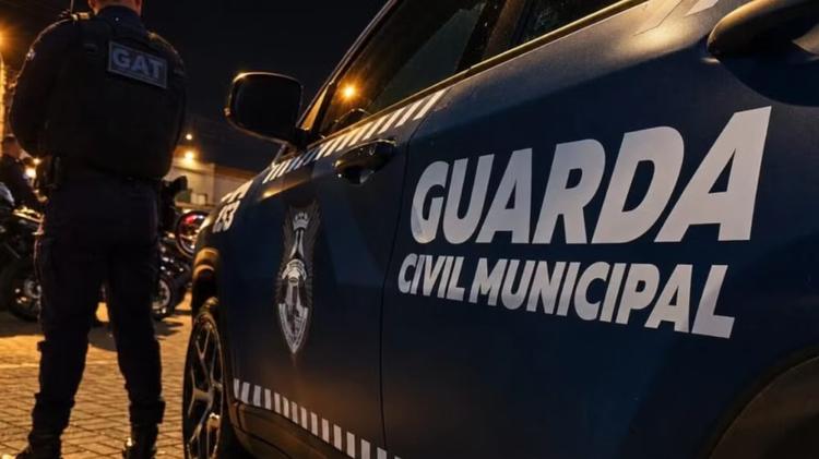Pais desconfiam de mensagens da filha no PR, viajam mais de 500 km 'de surpresa' e a encontram mantida em cárcere privado pelo namorado