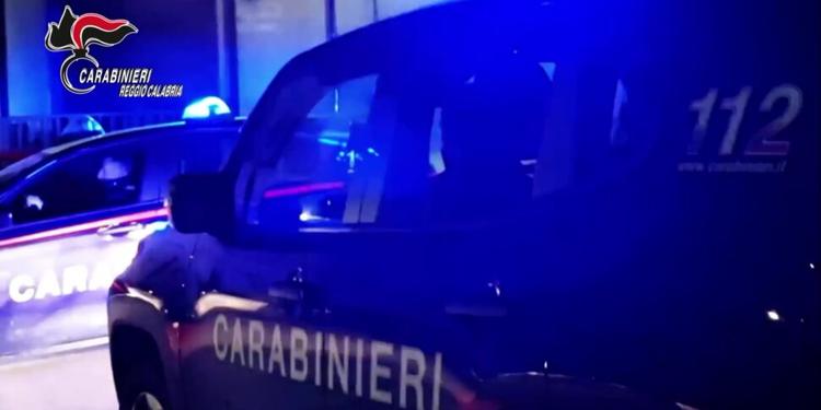 Scontro a fuoco a Napoli, ferite alle gambe due ragazze che passeggiavano
