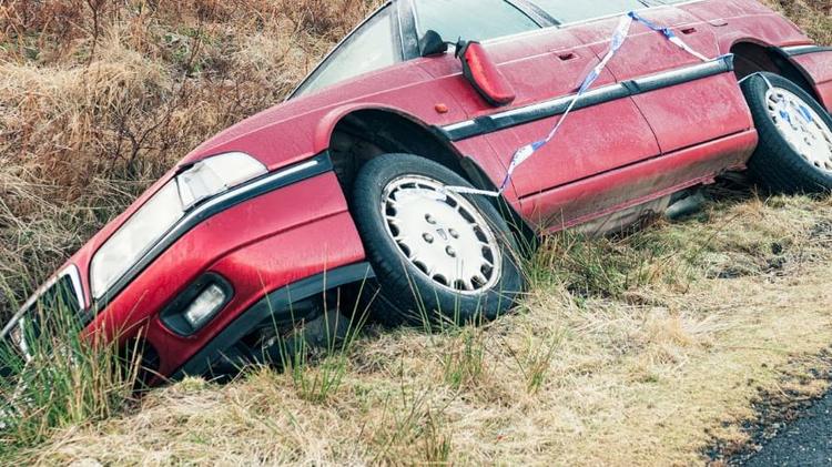 Gard : accident de la route, un jeune de 20 ans incarcéré dans son véhicule