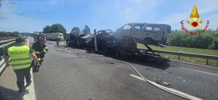 VILLAFRANCA D’ASTI – Scontro tir e bisarca sull’Autostrada A21; deceduto l’autista del tir (FOTO)