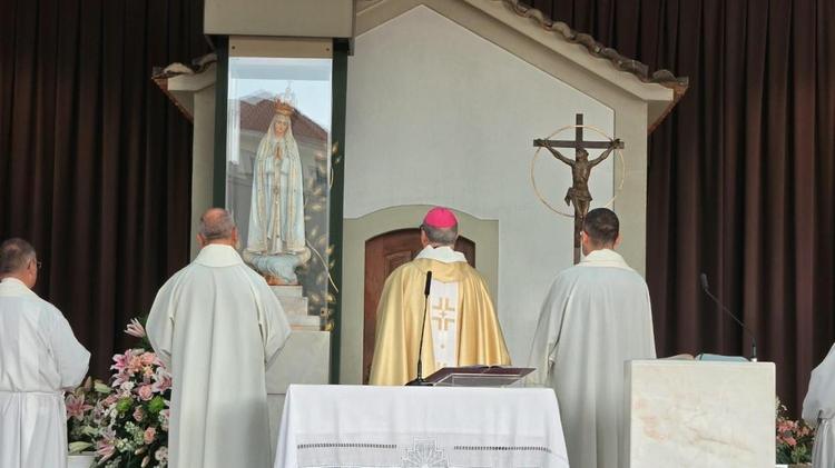 130 Servi della Sofferenza zu Füssen der Madonna von Fatima