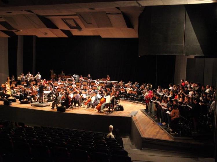 Sinfônica de Santos apresenta obras de Tchaikovsky, Strauss e Purcell no Sesc de Santos