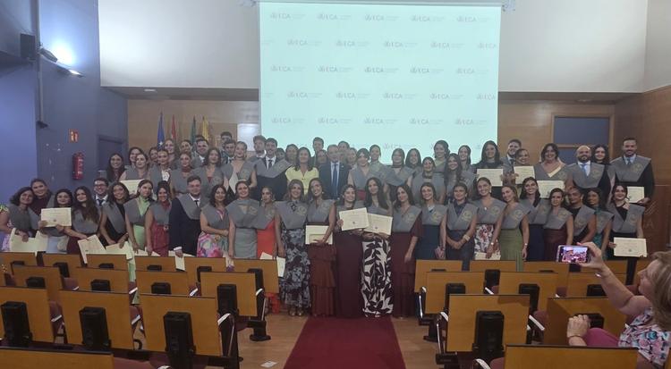 La XIV Promoción de Enfermería de Jerez culmina cuatro años de formación con su acto de graduación