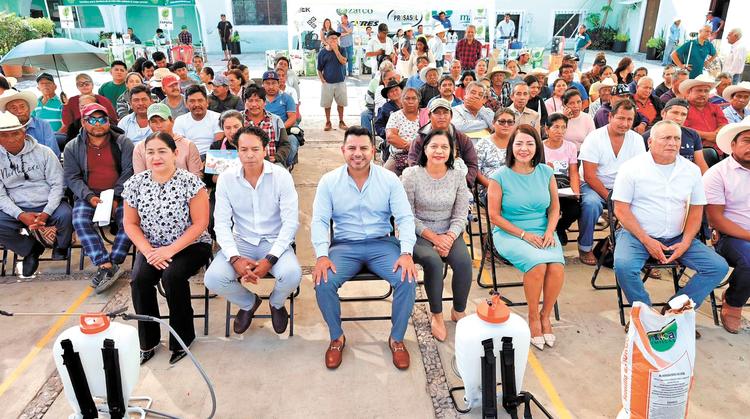 Entregan vales para semillas a más de 350 productores de Xochitepec