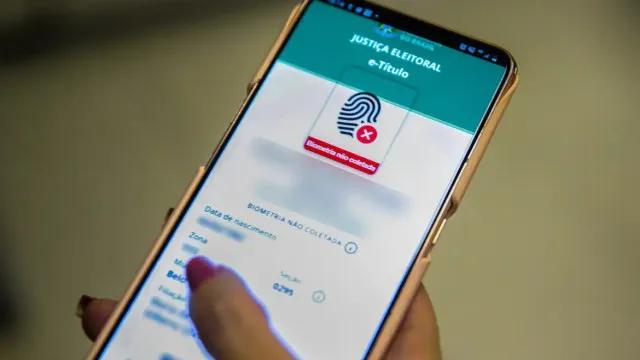 Menos numerosos em 2026, adolescentes exercem direito ao voto