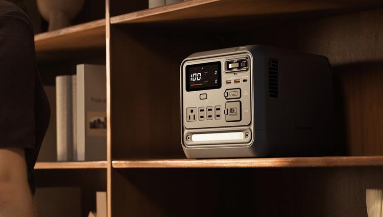 The new DJI Power 1000 Mini has a lightbar and all is well again.