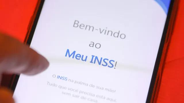 INSS suspende novas convocações para revisão do BPC e remaneja servidores para conter fila