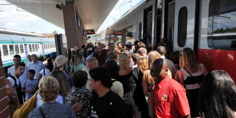 Ancora caos treni. Rfi si difende: "All'estero molto peggio". Danni sull'AV Roma-Napoli, fino a 90 minuti di ritardo